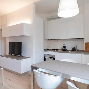 New apartment close to Navigli - IULM - Ponti Appartamento